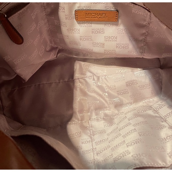 Michael Kors Astor Studded hobo bag (medium) - Picture 16 of 16